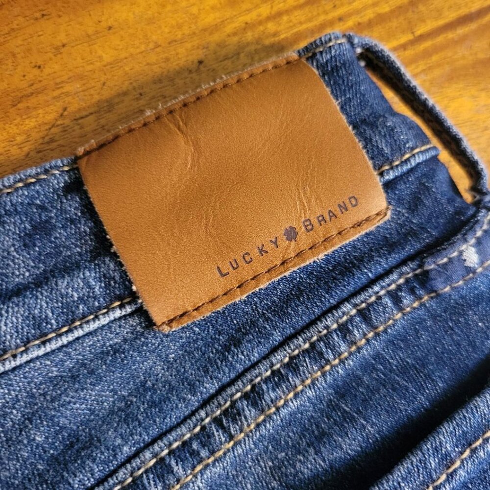 Lucky Brand Medium Wash Sweet Straight Jeans - Size 4/27 - Picture 8 of 15